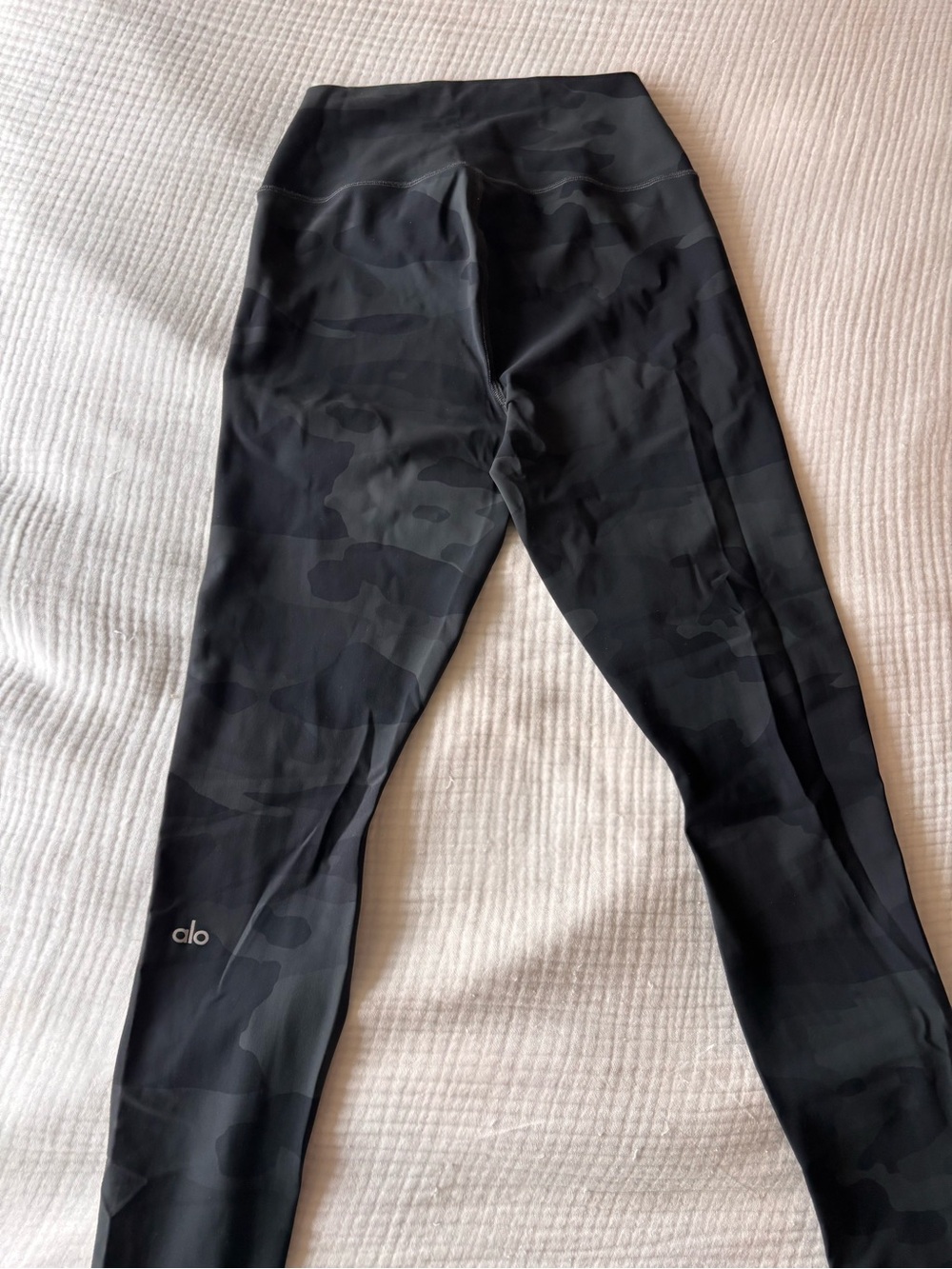 ALO women’s Yoga Black Camo Leggings